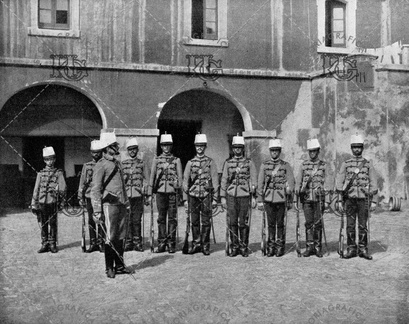Guardia de prevención de caballería en el cuartel de la Barceloneta. Ref: MZ00691