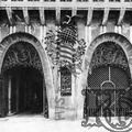 Puerta catalana de la entrada al Palau Güell. Ref: MZ01335