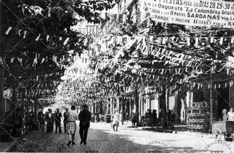 Calle engalanada para la Fiesta Mayor de Gràcia. Ref: MZ01346