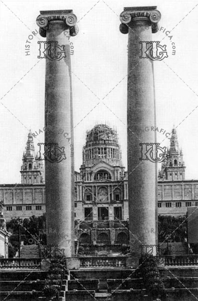 Montjuïc. Palau Nacional y columnas. Ref: MZ01321