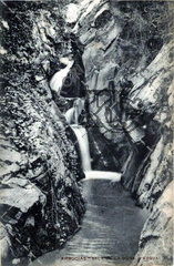 Salto de "La dona d'aigua" o "Les banyeres de la ninfa". Cascada. c.1910. Ref: EB01364