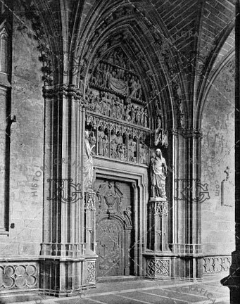 Pamplona. Puerta en el claustro de la Catedral. Ref: MZ00719
