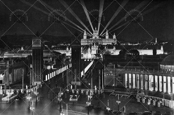 Vista nocturna de Exposición Internacional de 1929. Ref: MZ01740