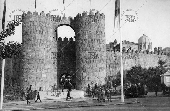 Entrada al Poble Espanyol durante Expo 1929. Ref: MZ01794