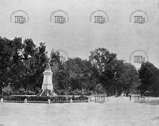 La fuente del Ángel Caído en el Parque de Madrid. Ref: MZ01031