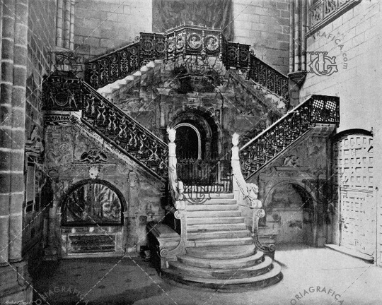 Escalera de la puerta de la Catedral de Burgos. Ref: MZ00564