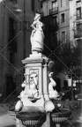 Fuente escultura "La Maja" en la plaza de la Villa de Madrid. Ref: MZ00094