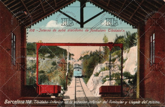 Interior de la estación inferior del funicular del Tibidabo. Ref: MZ01143