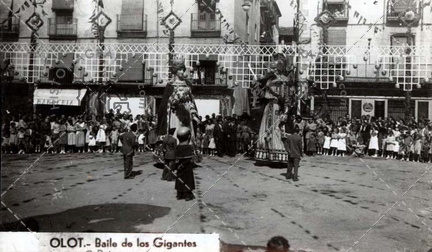 Olot. Baile de Gigantes en la Plaza Mayor. Ref: 3010247