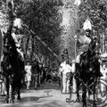Guardia Urbana a caballo abriendo el Desfile de Gegant. Ref:  5000329