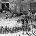 Desfile de soldados y Gigantes frente la Catedral en una fiesta popular. Ref: 5000513