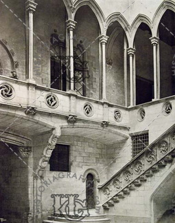 Palau de la Generalitat. Escalera y galerías góticas. Ref: MZ01665
