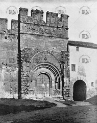 Puerta exterior del monasterio de Santes Creus. Ref: MZ00793
