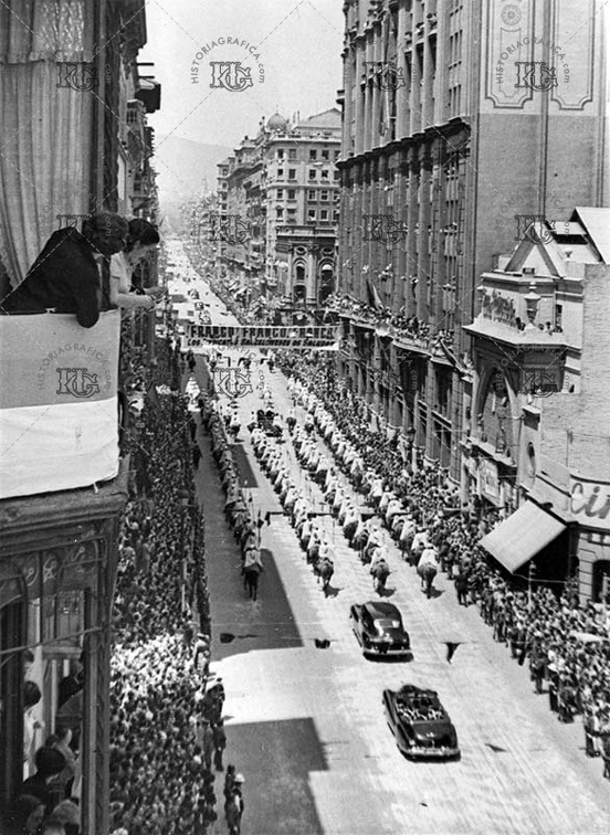 Desfile en honor a Franco en la Via Laietana. Ref:  MZ02607